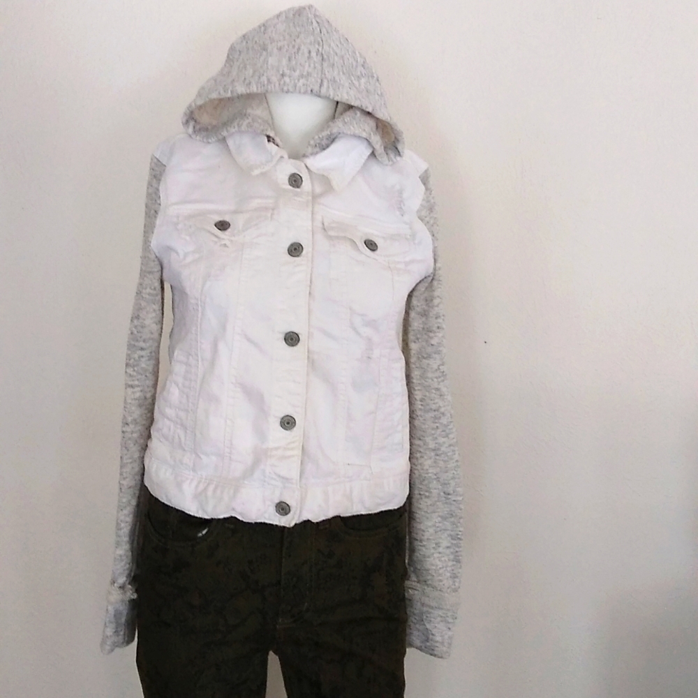 Mudd distressed white jean jacket Sz sml